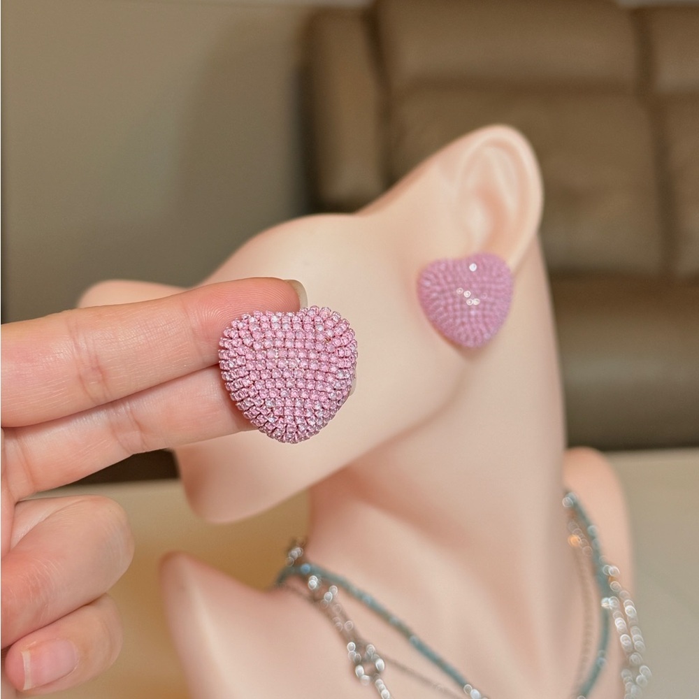 ⚜️ Pink Heart Stud Earrings - Picture 4 of 15